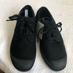 Laforst slip resistant sun Ella upper size 5.5 black tennis shoes